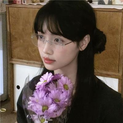 照片的她